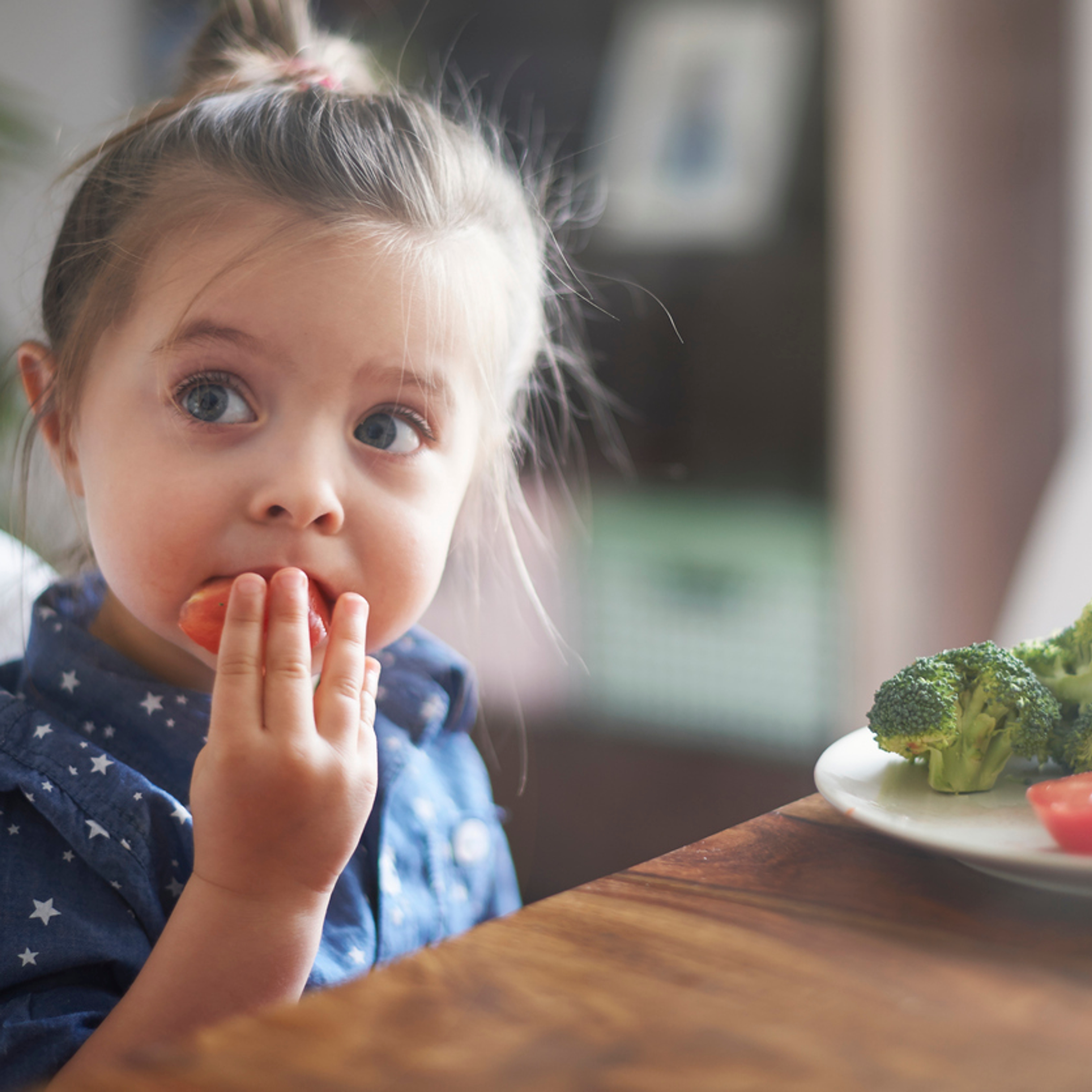 enfant qui mange assez conseils de nutritionnistes